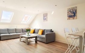 Top Floor Flat 5 Northwood